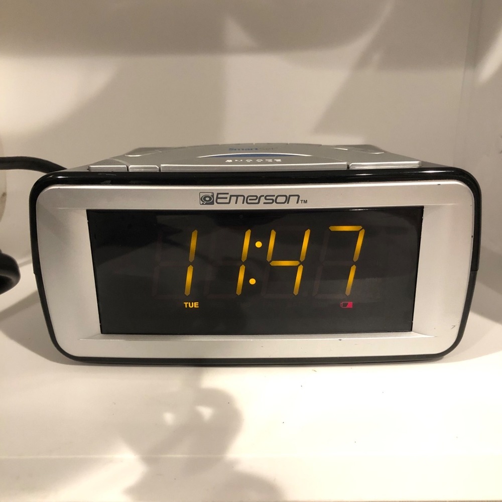 Emerson Research SmartSet CKS9051 Dual Alarm Clock AMFM Radio Tested WORKS
